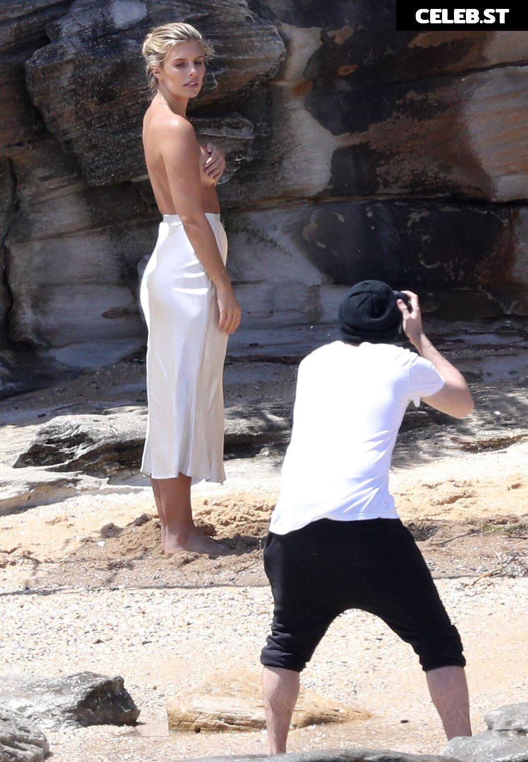 Natasha Oakley Image 2882701