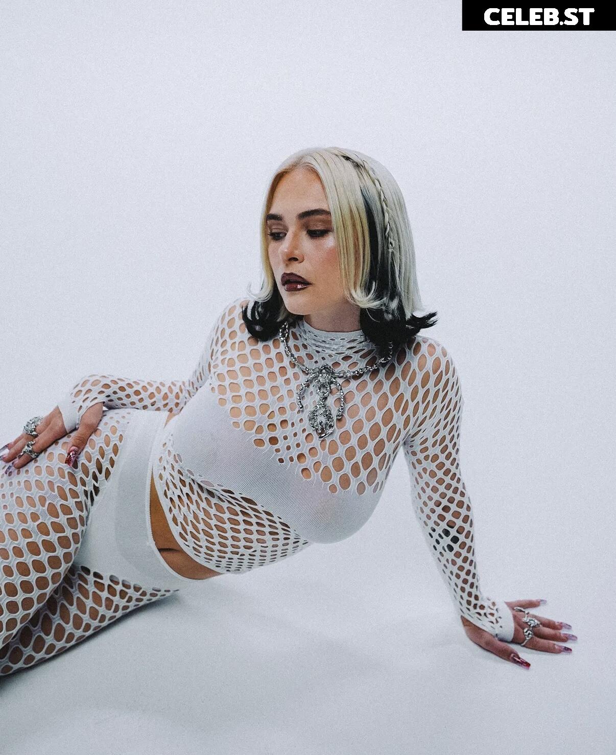 Mathea Image 2883853