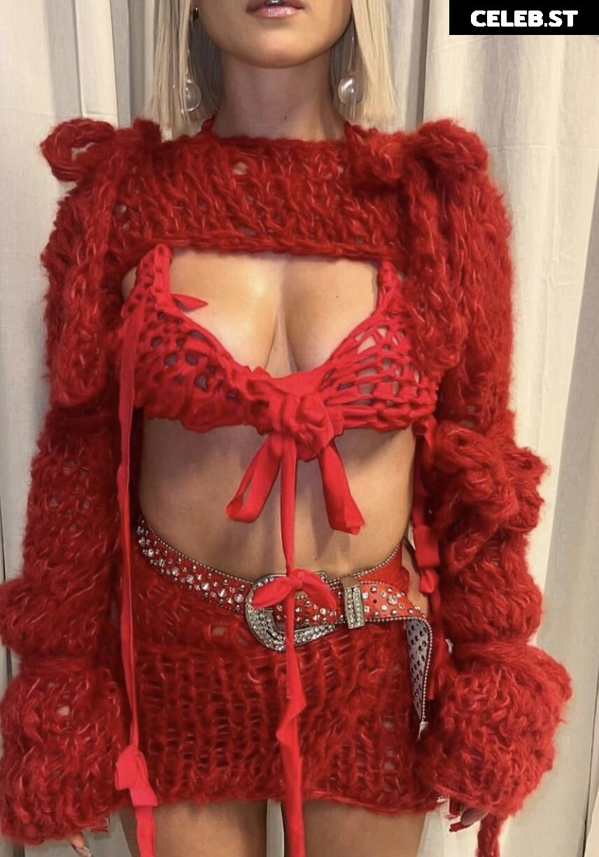 Mathea Image 2883872