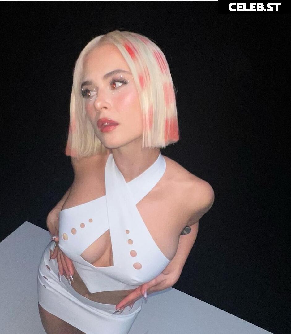 Mathea Image 2883518