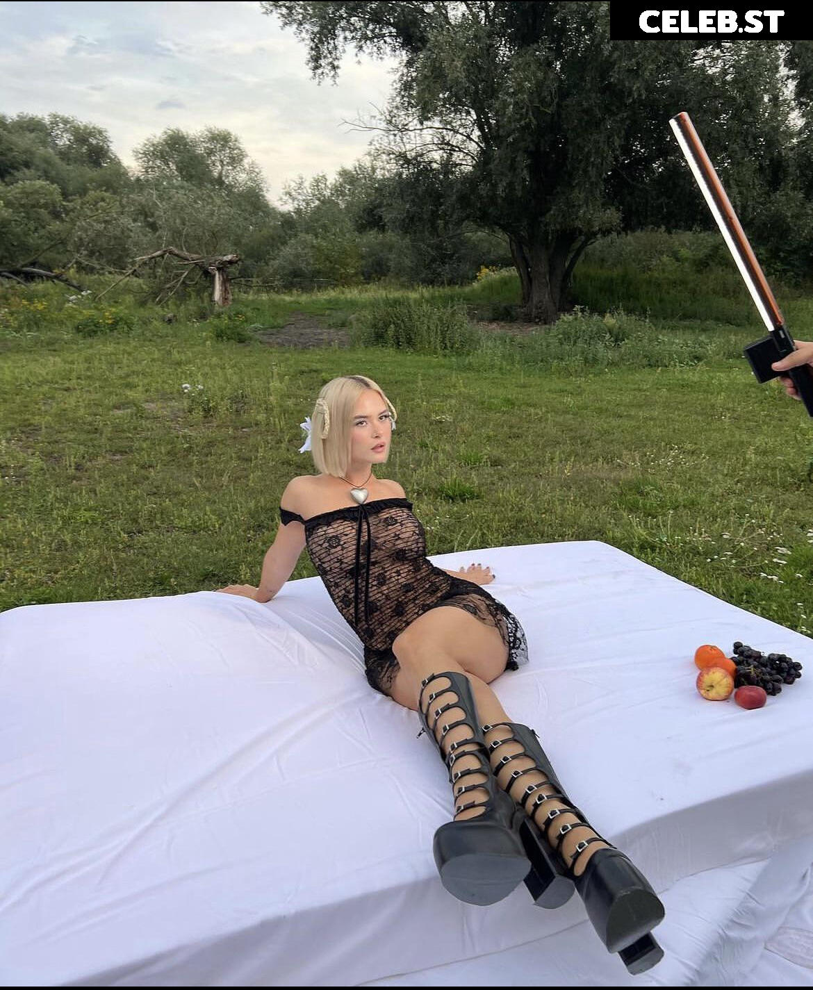 Mathea Image 2883671