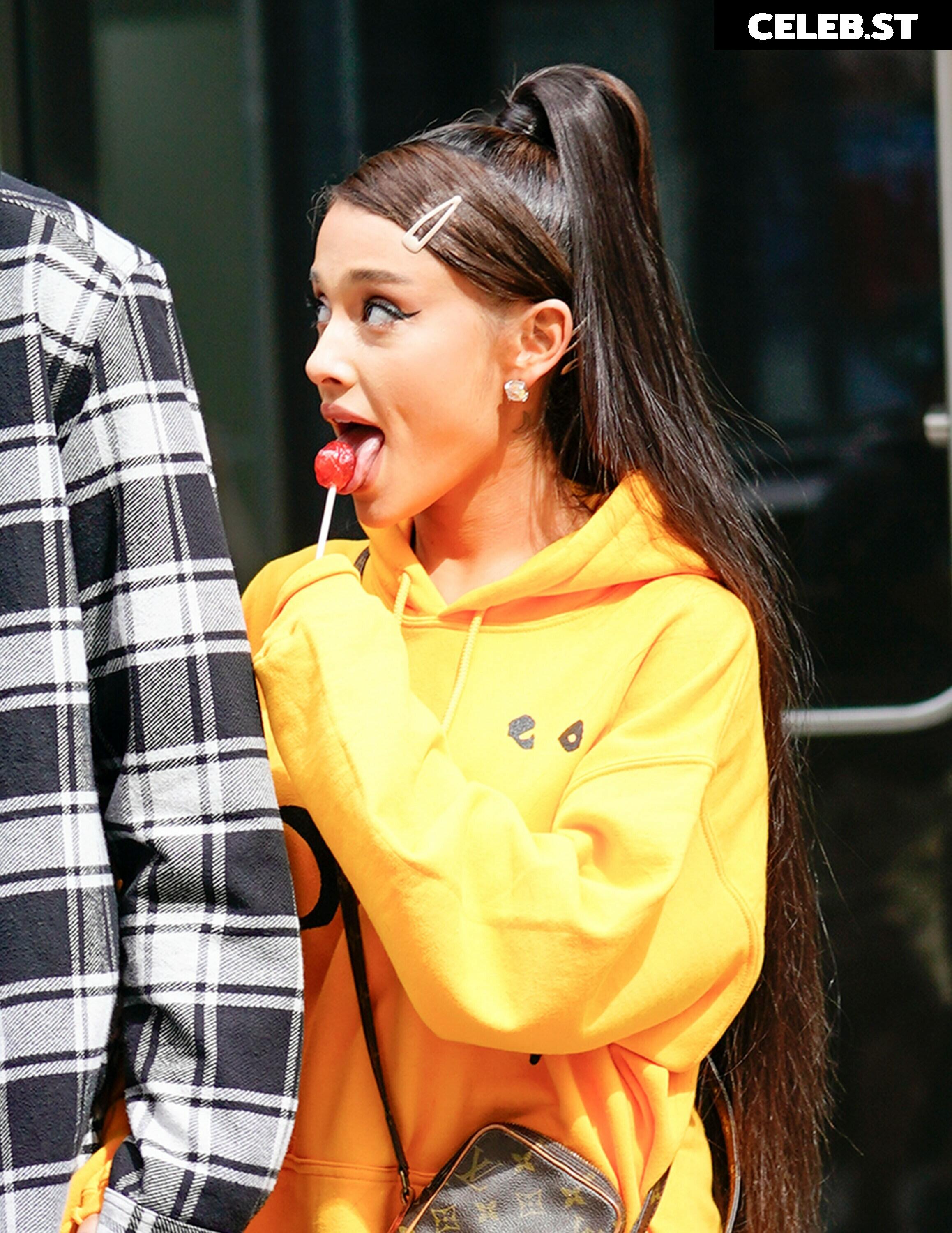 Ariana Grande Image 2883158