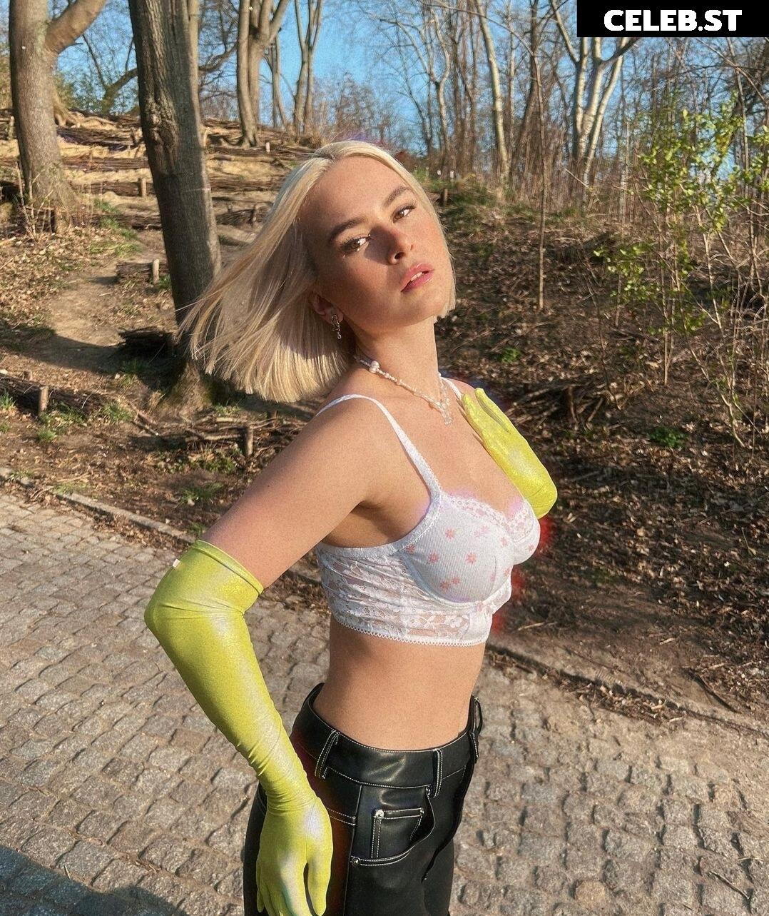 Mathea Image 2883171