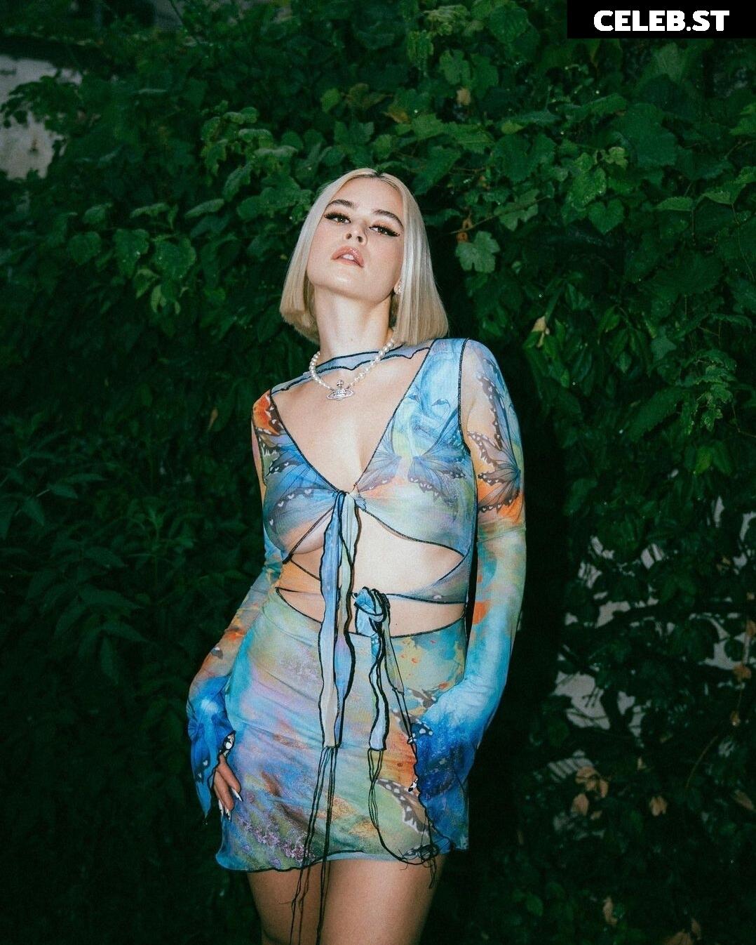 Mathea Image 2883088