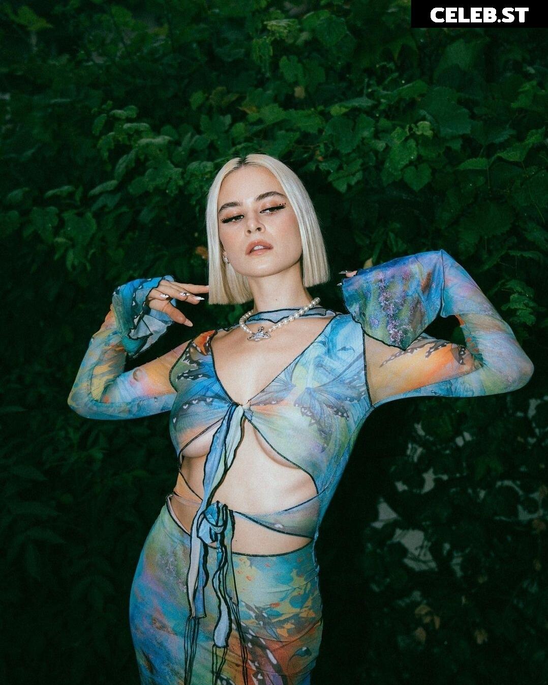 Mathea Image 2883078