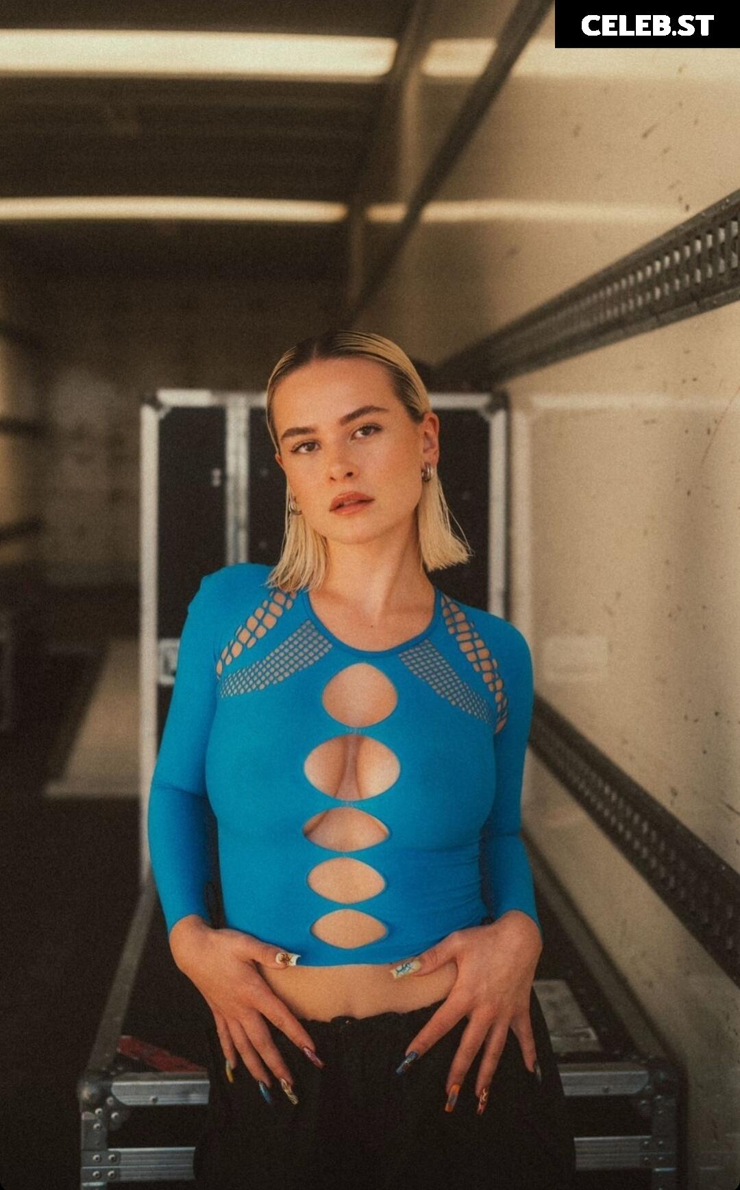 Mathea Image 2883379