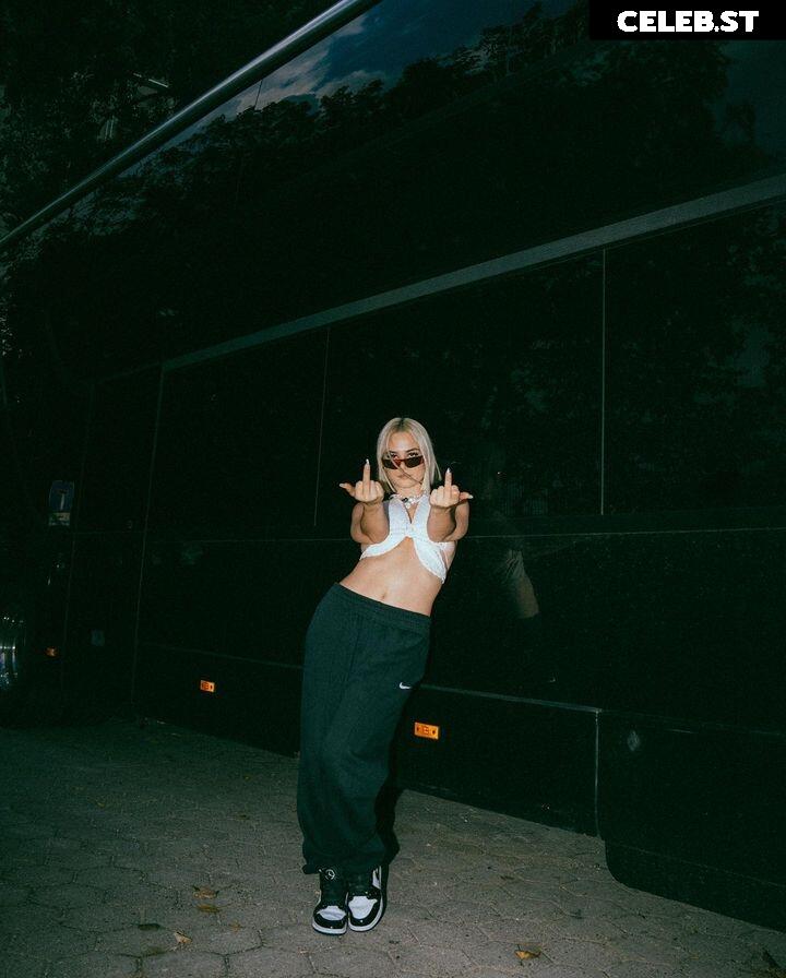 Mathea Image 2883250