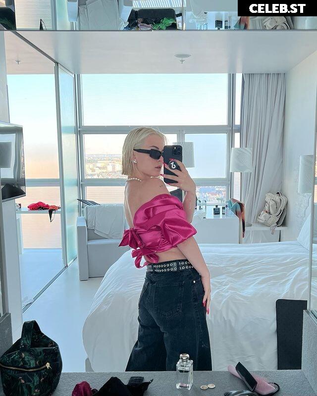 Mathea Image 2883266