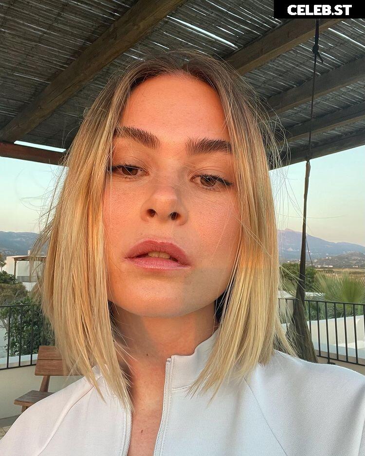 Mathea Image 2883232