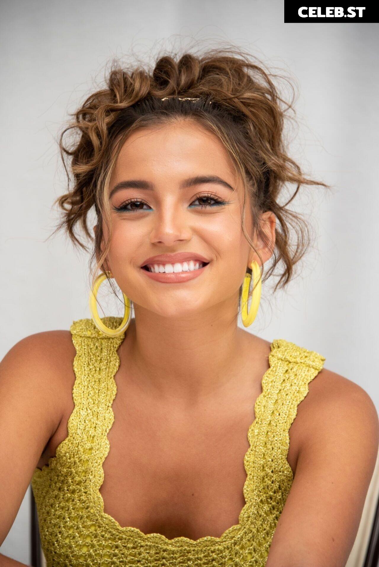 Isabela Merced Image 2876038