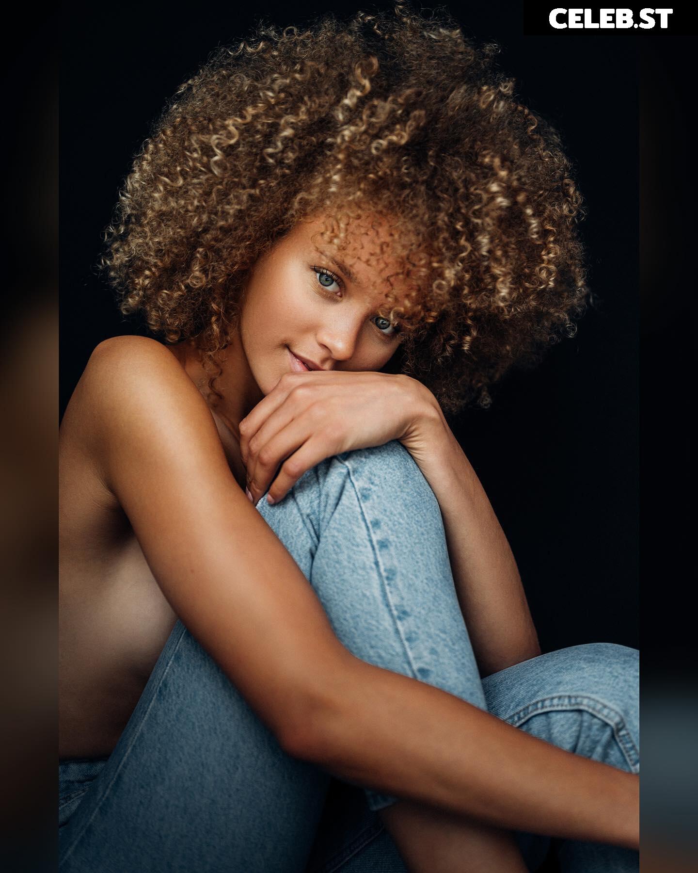 Taynara Wolf Image 2871566