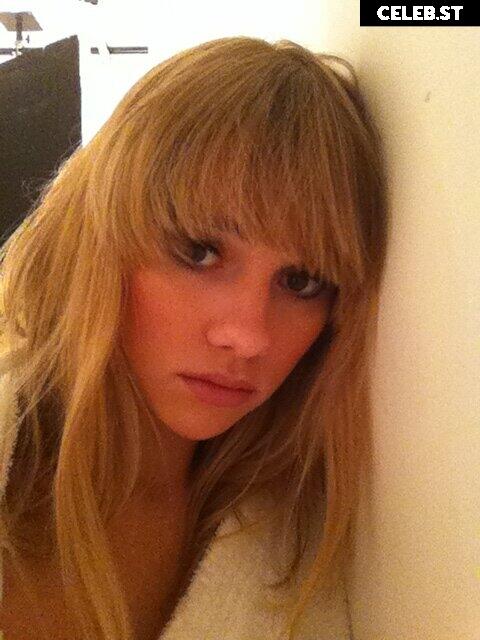 Suki Waterhouse Image 2872814