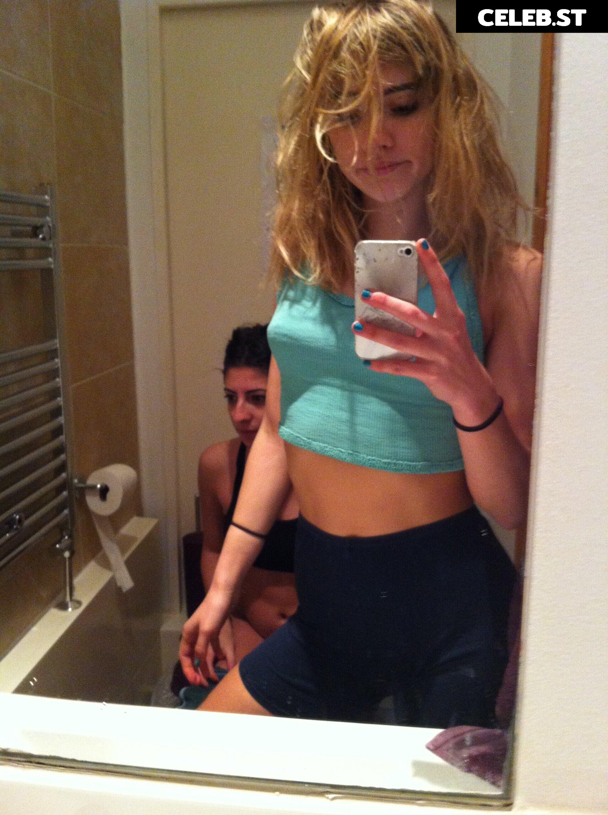 Suki Waterhouse Image 2872835