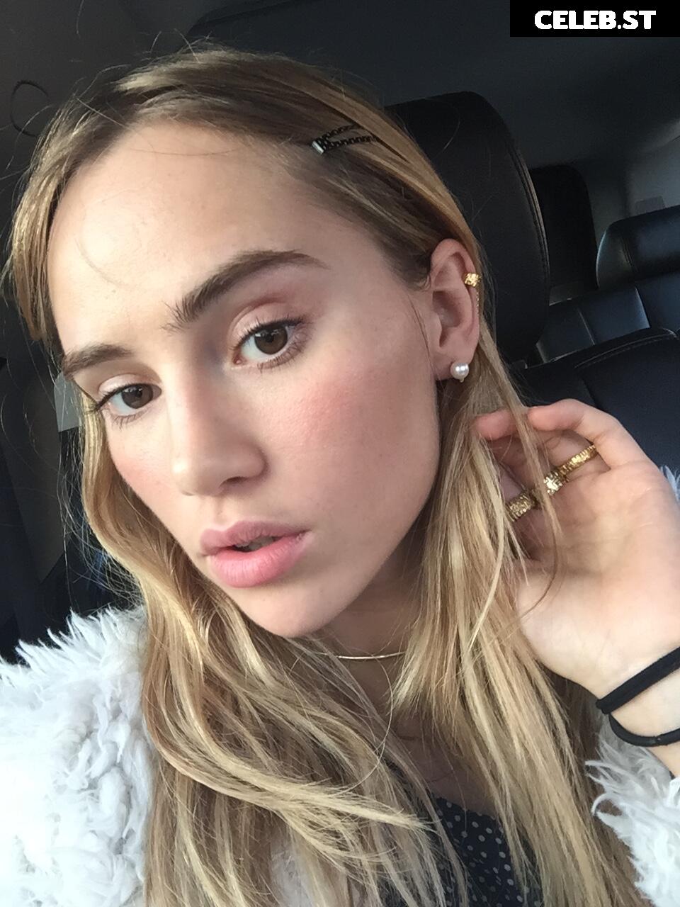 Suki Waterhouse Image 2872483