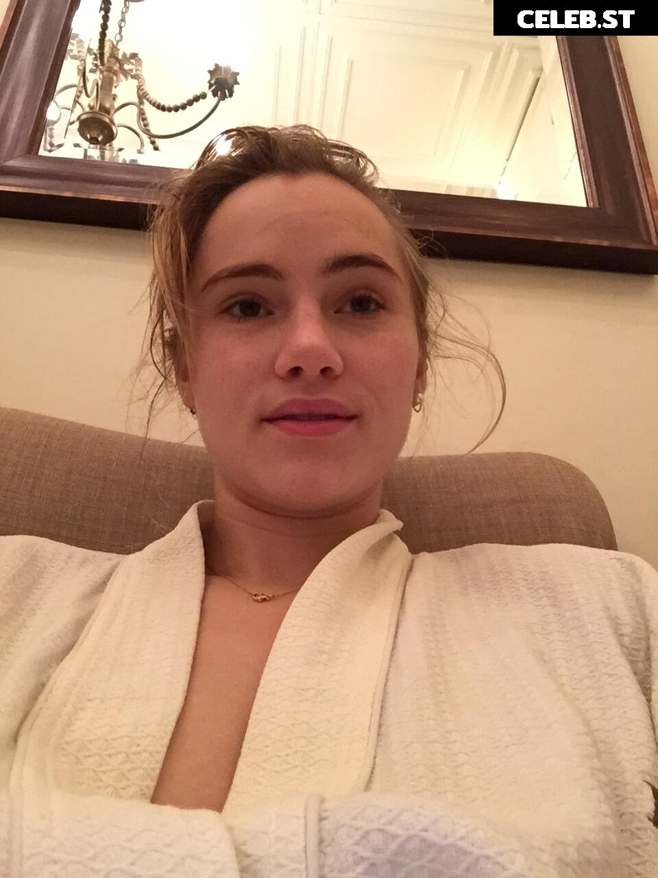 Suki Waterhouse Image 2872406