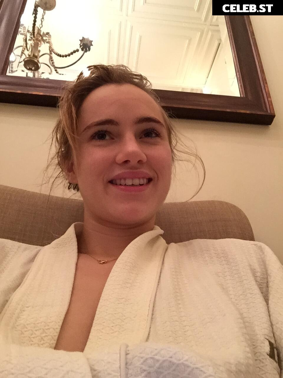 Suki Waterhouse Image 2872431