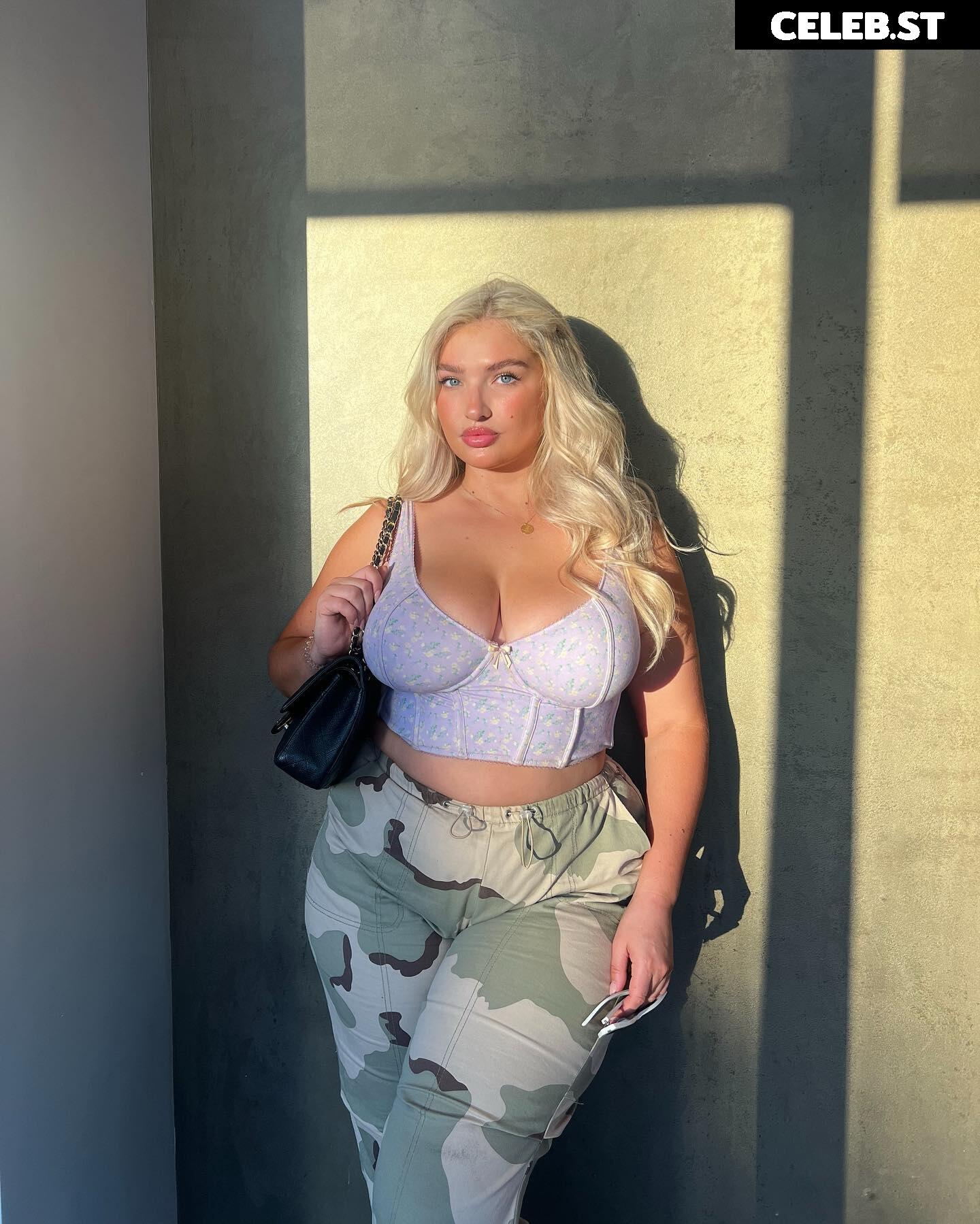 Sarina Nowak Image 2872333
