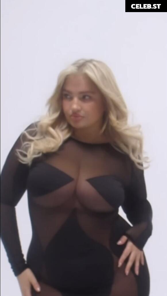 Sarina Nowak Image 2872266