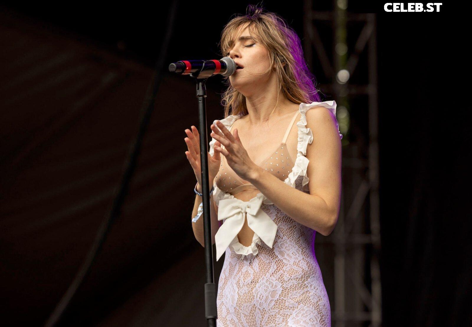 Suki Waterhouse Image 2873288