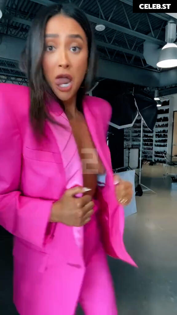 Shay Mitchell Image 2865869