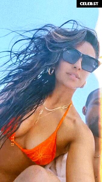 Shay Mitchell Image 2865416