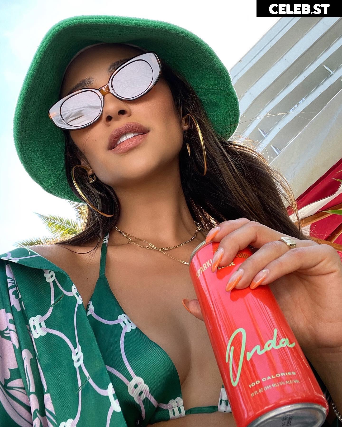 Shay Mitchell Image 2865979