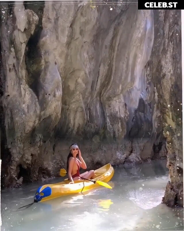 Shay Mitchell Image 2866275