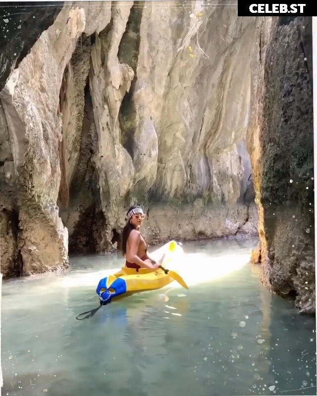 Shay Mitchell Image 2866268