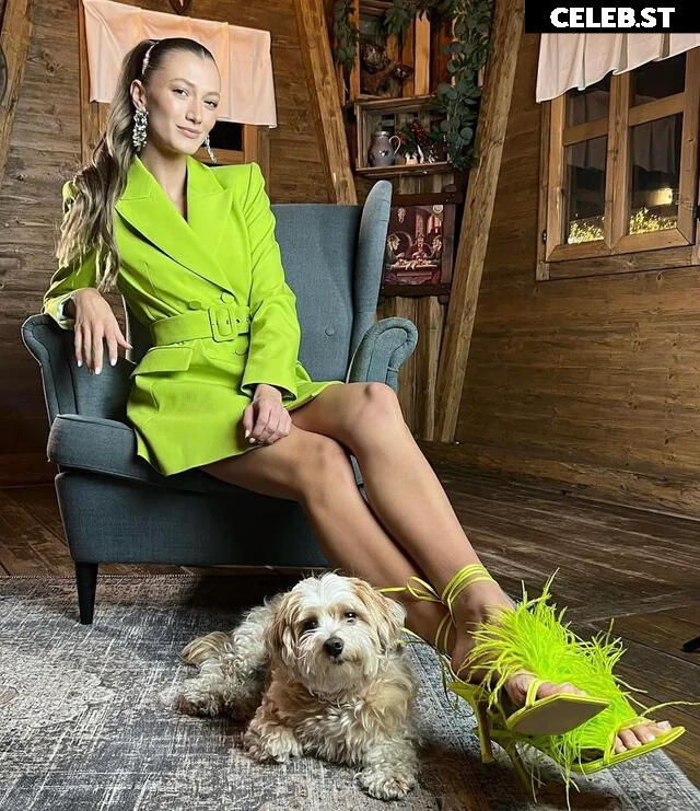 Leony Burger Image 2862007