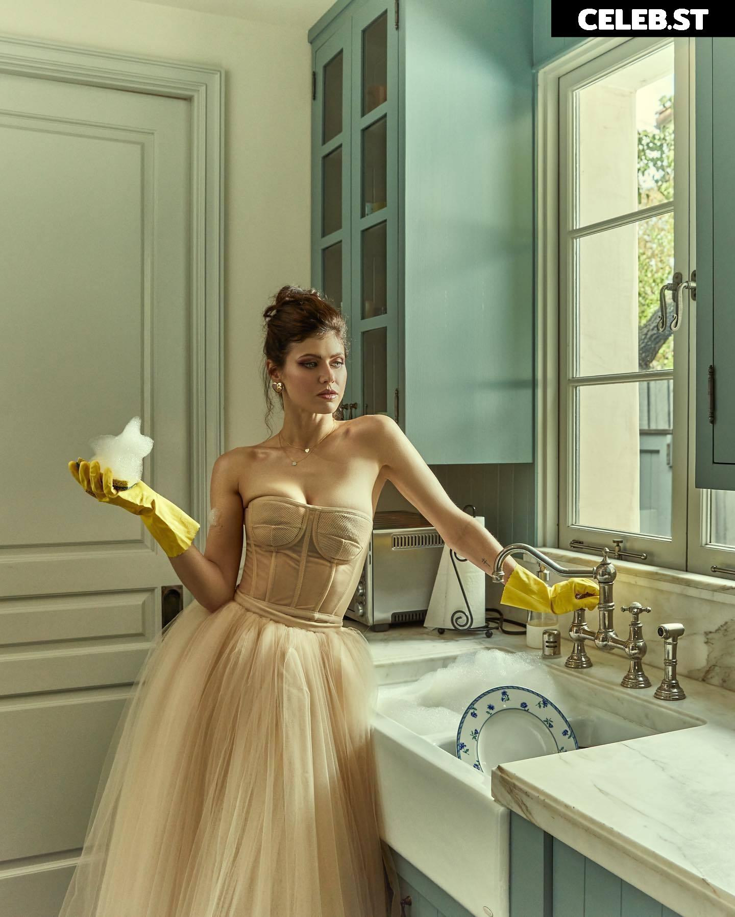 Alexandra Daddario Image 2857669