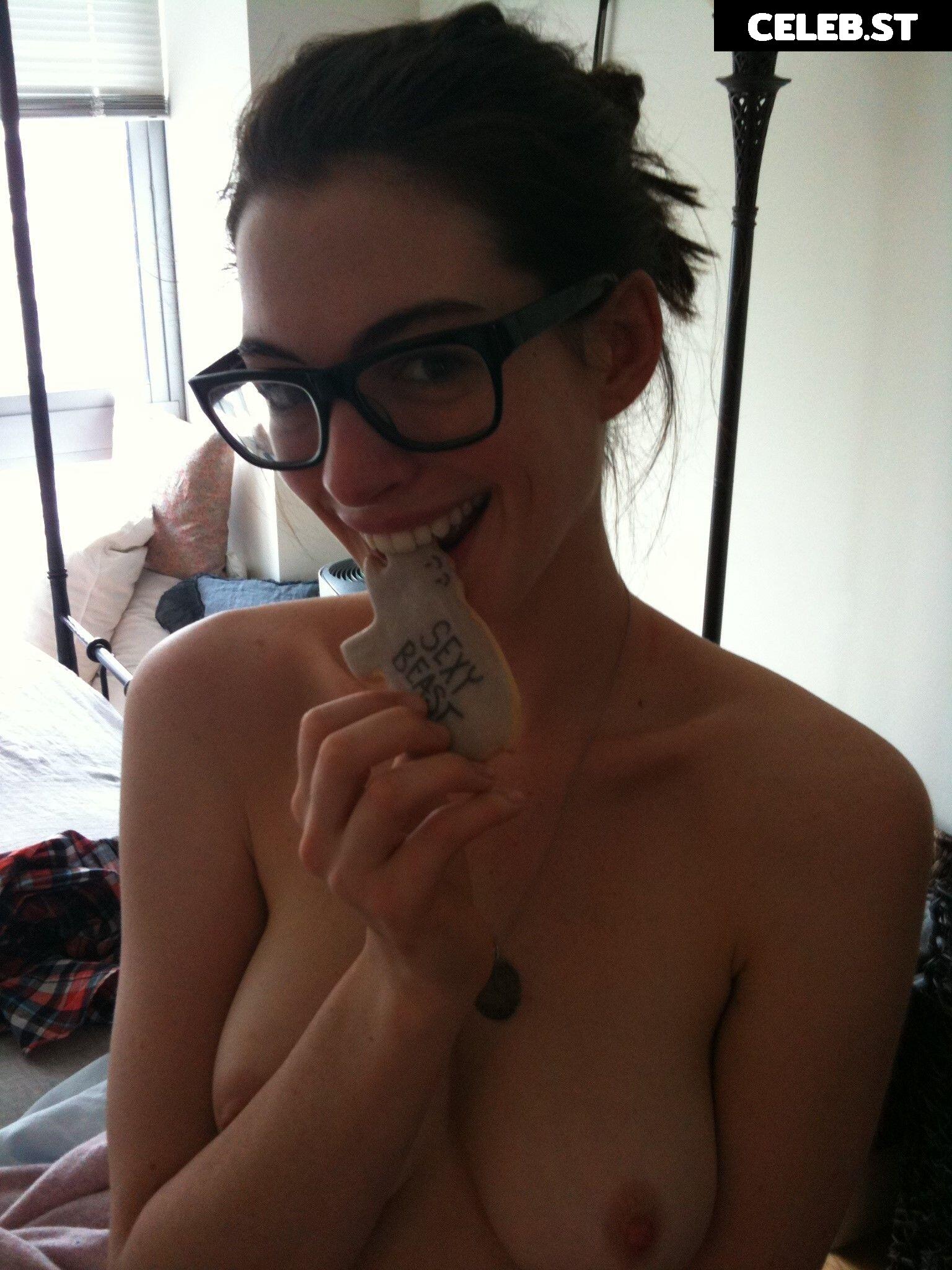 Anne Hathaway Image 2851441