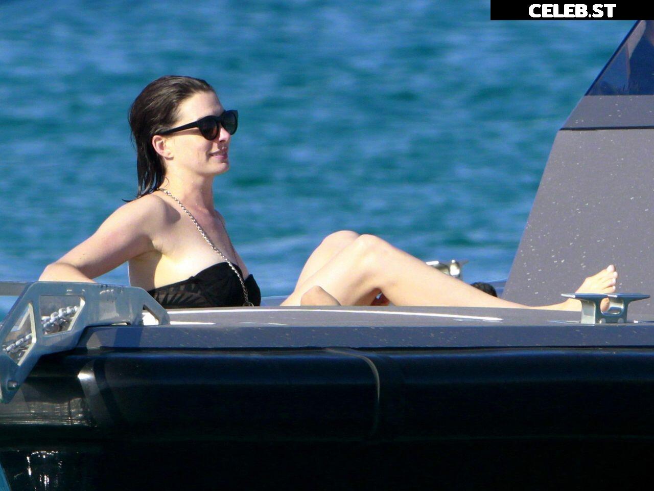 Anne Hathaway Image 2851674