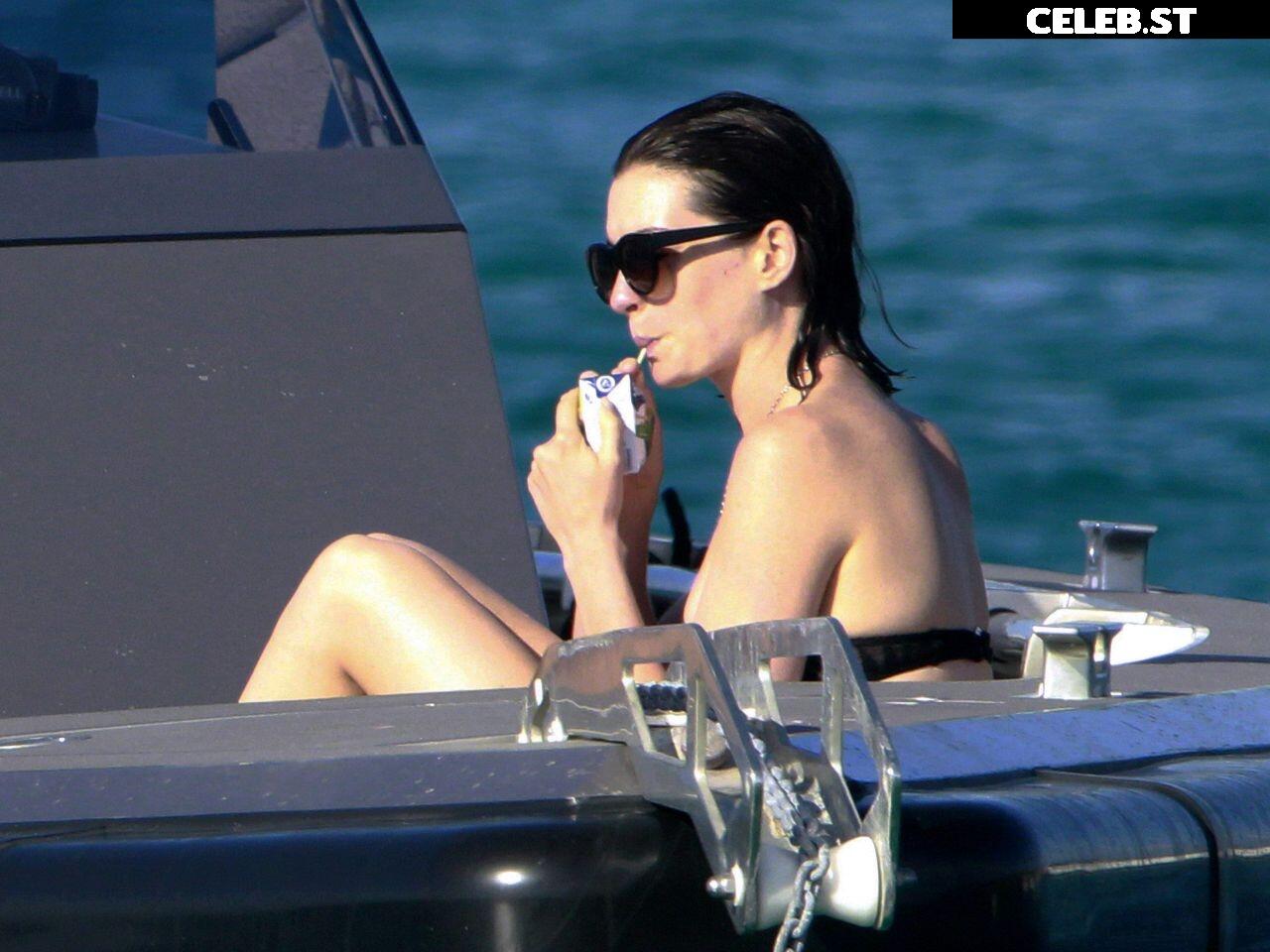 Anne Hathaway Image 2851677