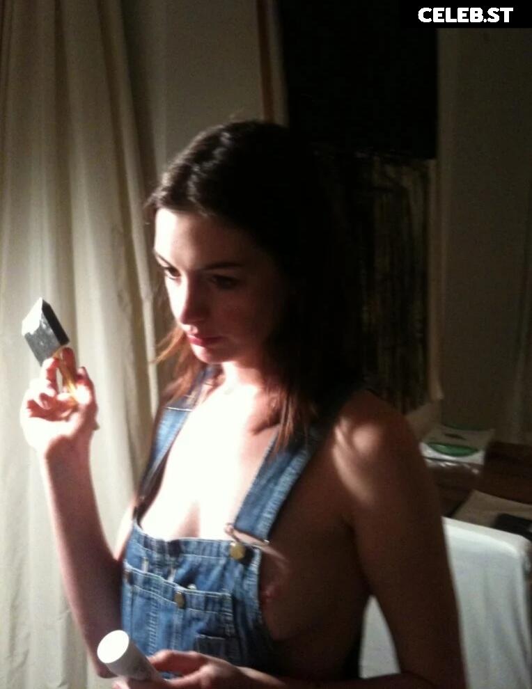 Anne Hathaway Image 2851284