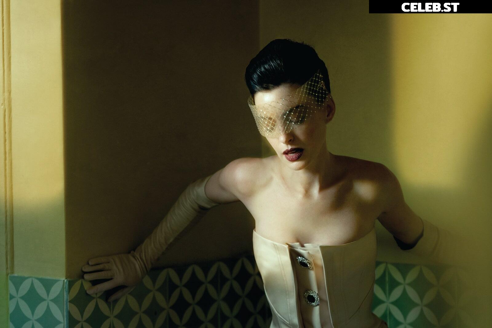 Anne Hathaway Image 2852659