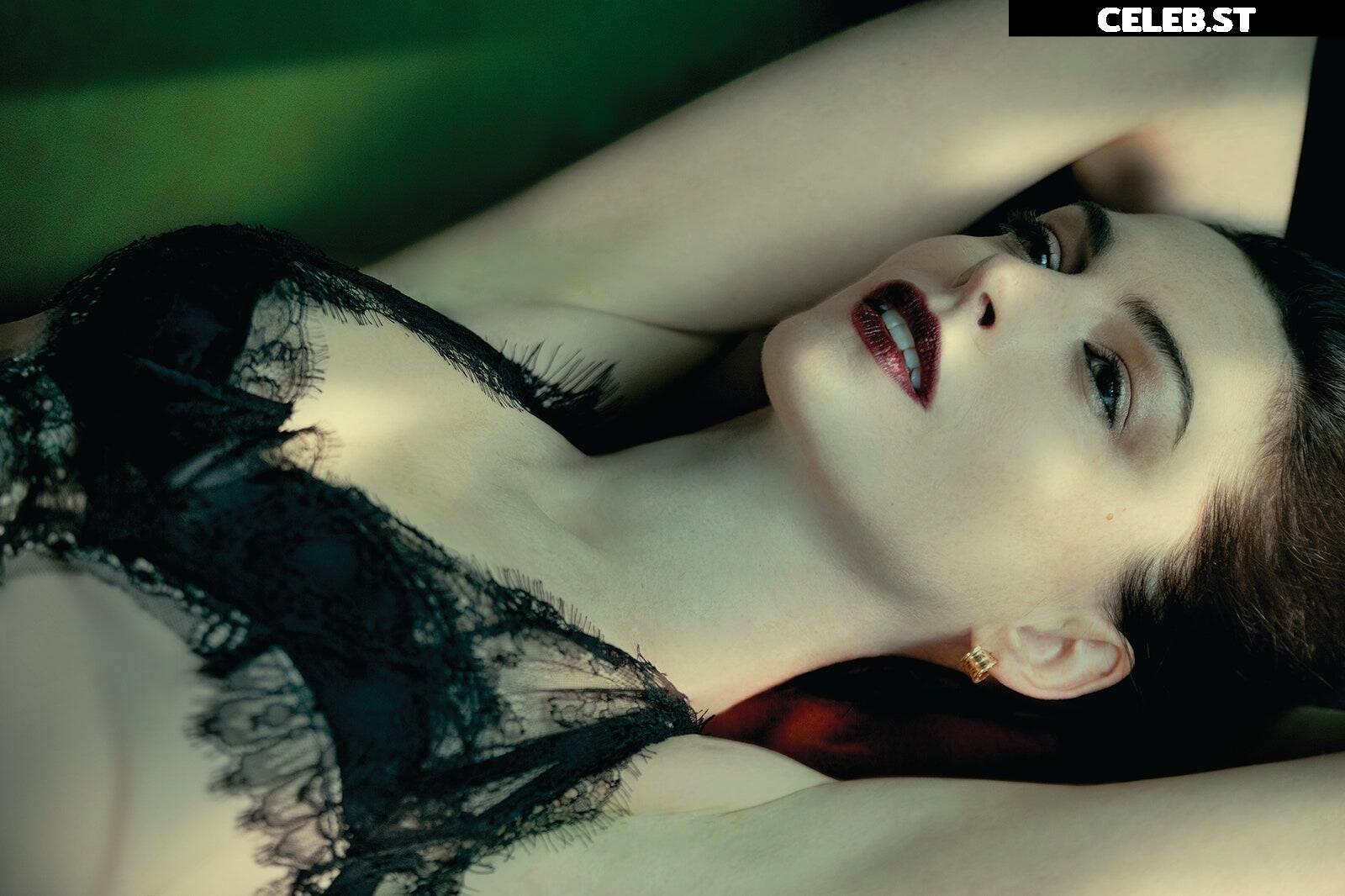 Anne Hathaway Image 2852655