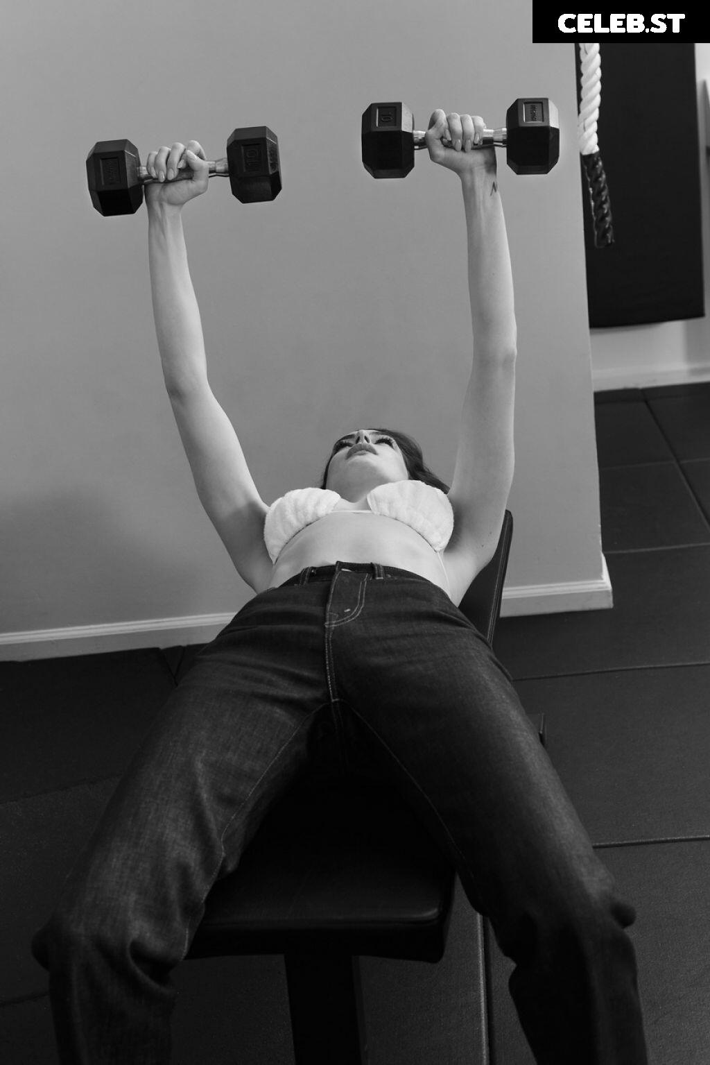 Anne Hathaway Image 2852171