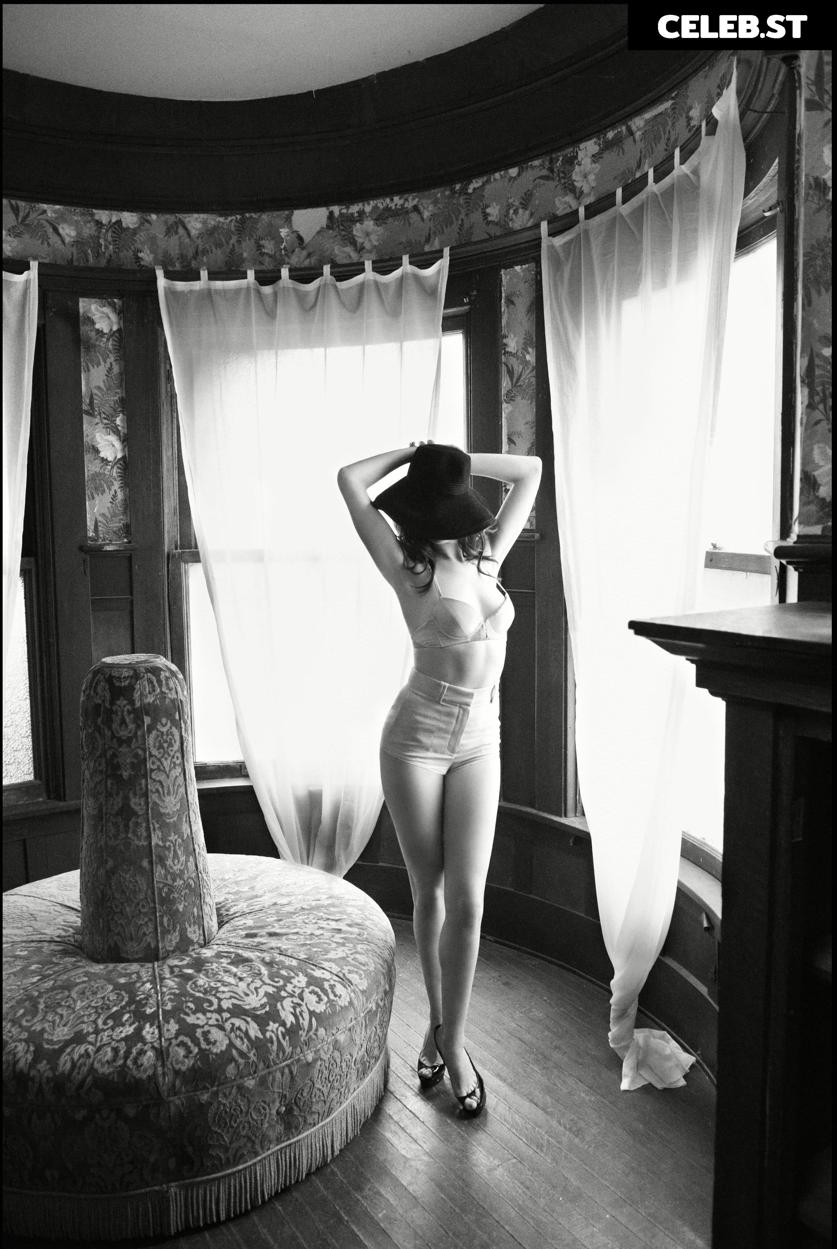 Anne Hathaway Image 2853153