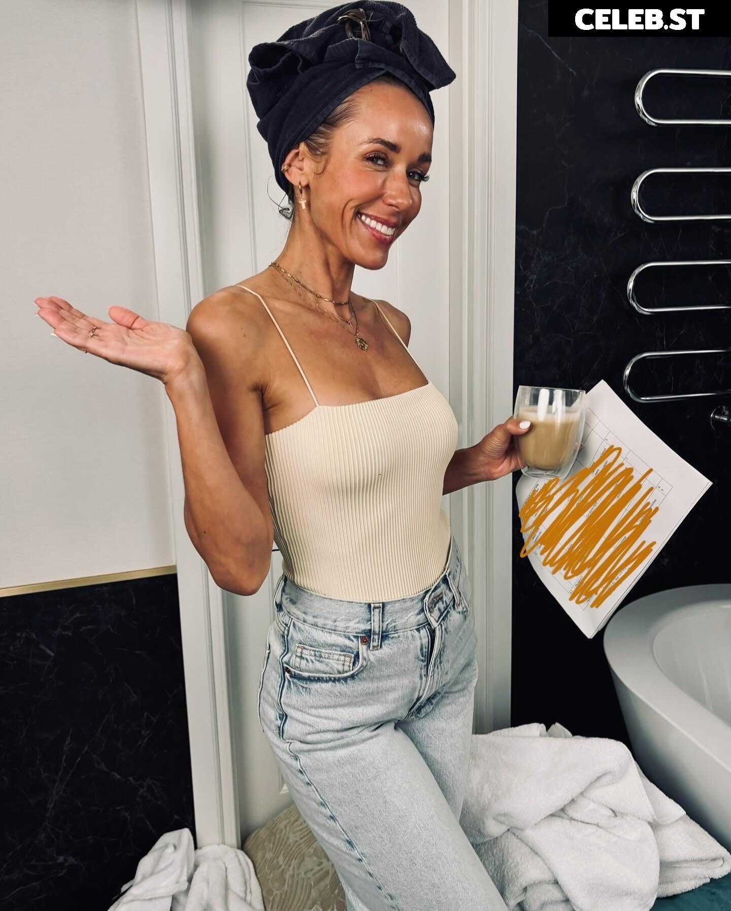 Annemarie Carpendale Image 2844135