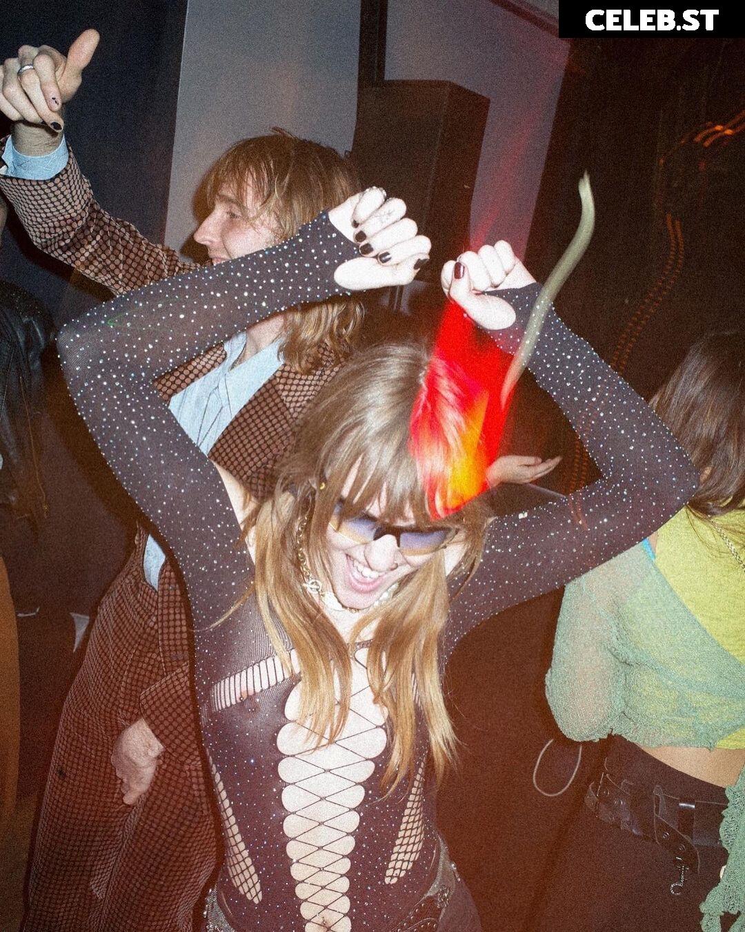 Victoria De Angelis Image 2843652