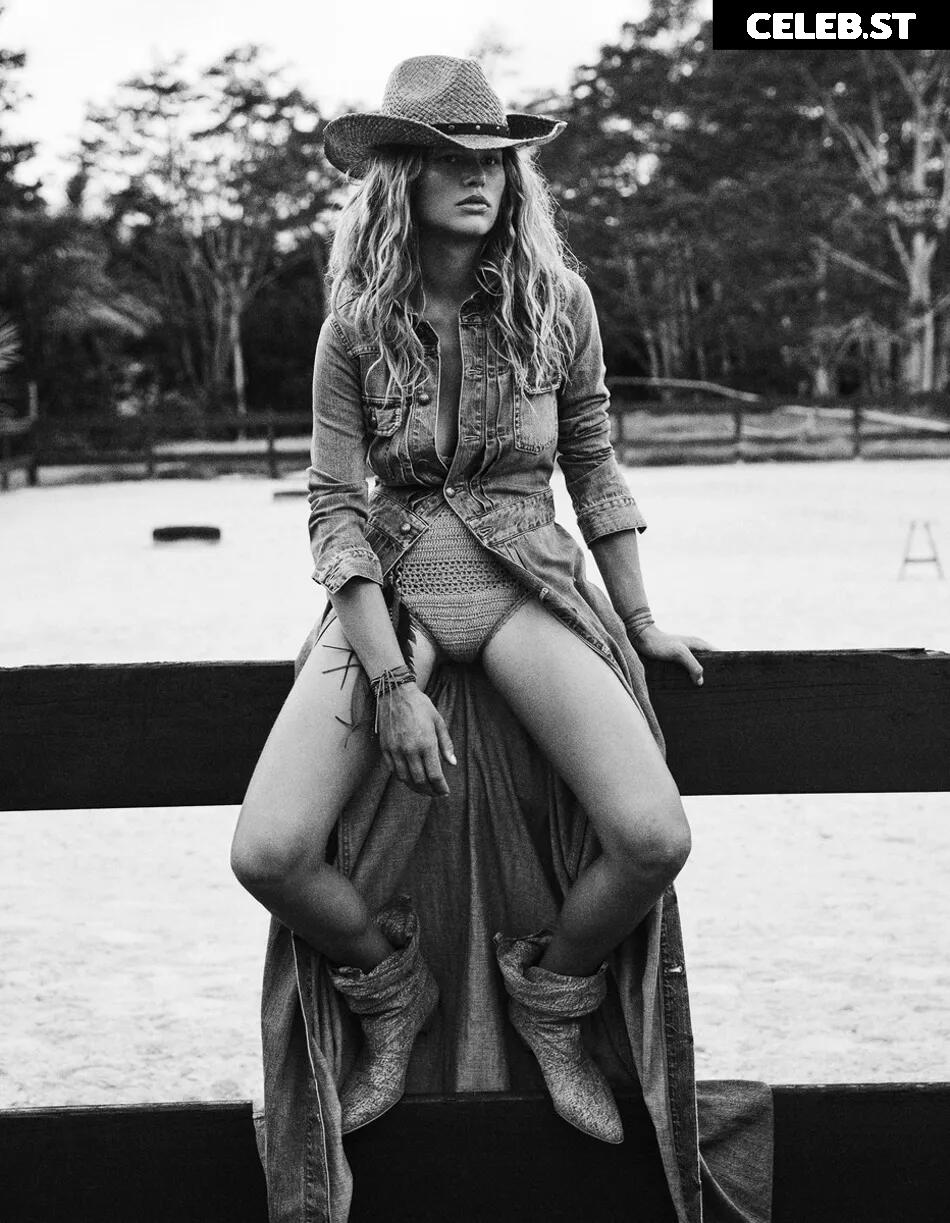 Anna Ewers Image 2826838