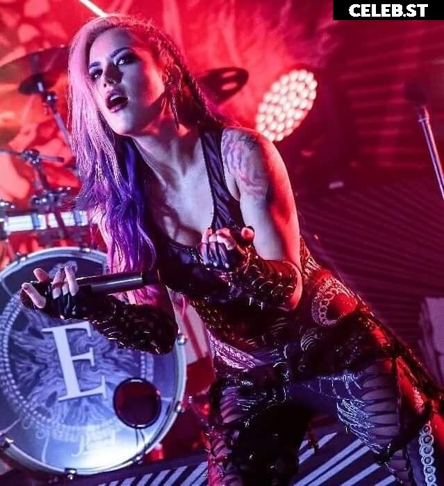 Alissa White-Gluz Image 2822370