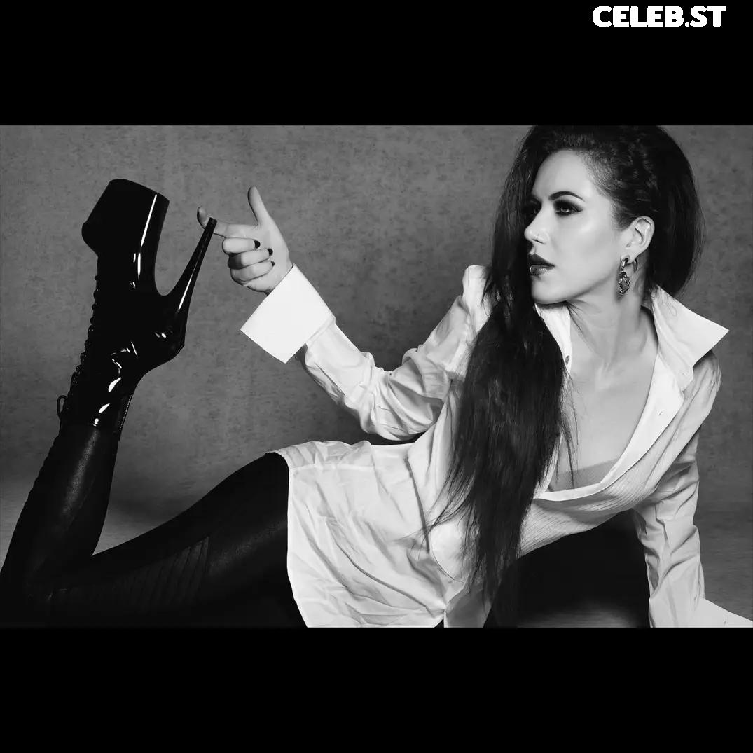 Alissa White-Gluz Image 2822303