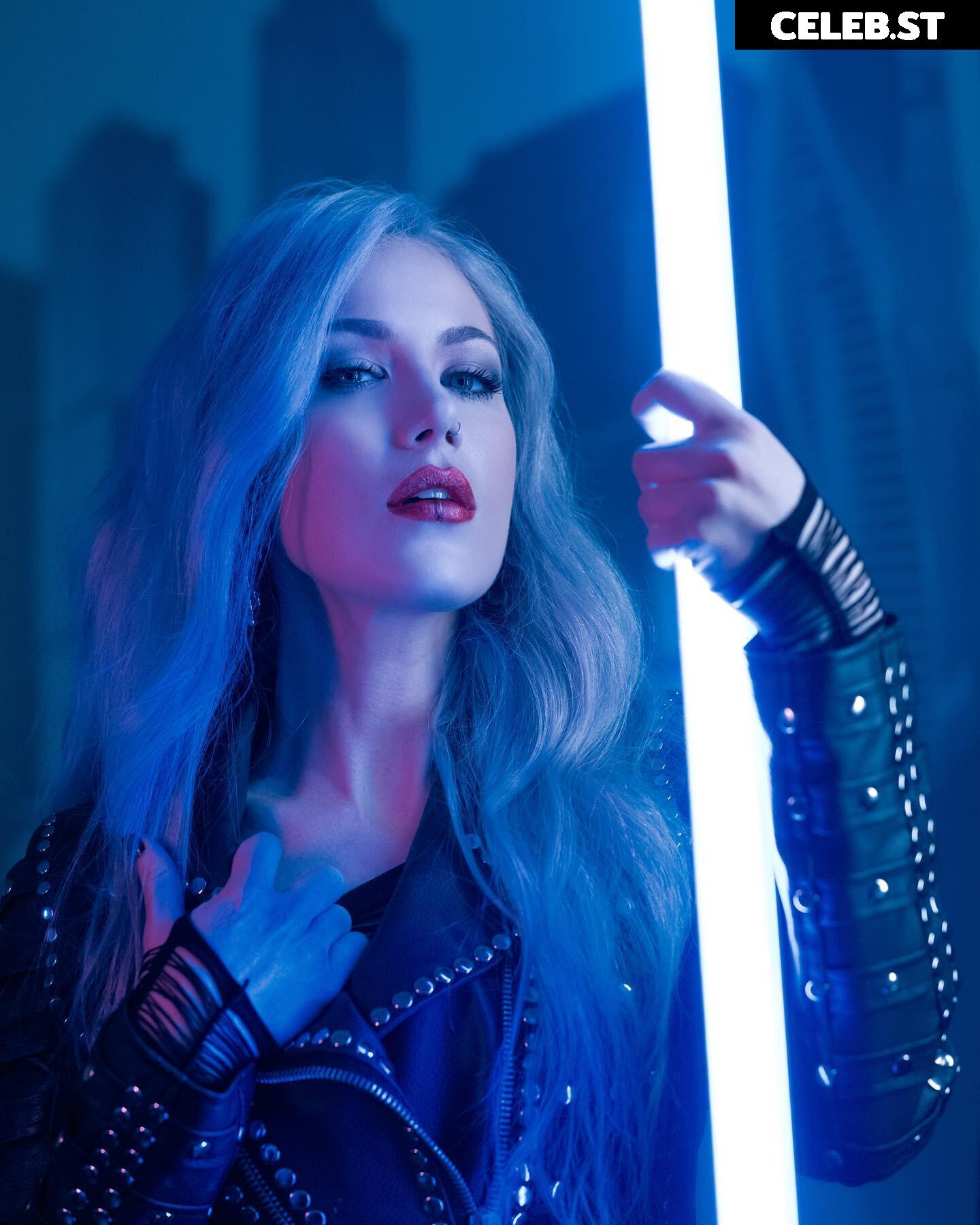 Alissa White-Gluz Image 2822277