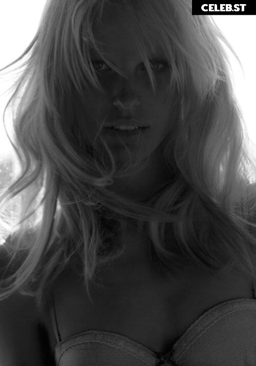 Caroline Winberg Image 2829452