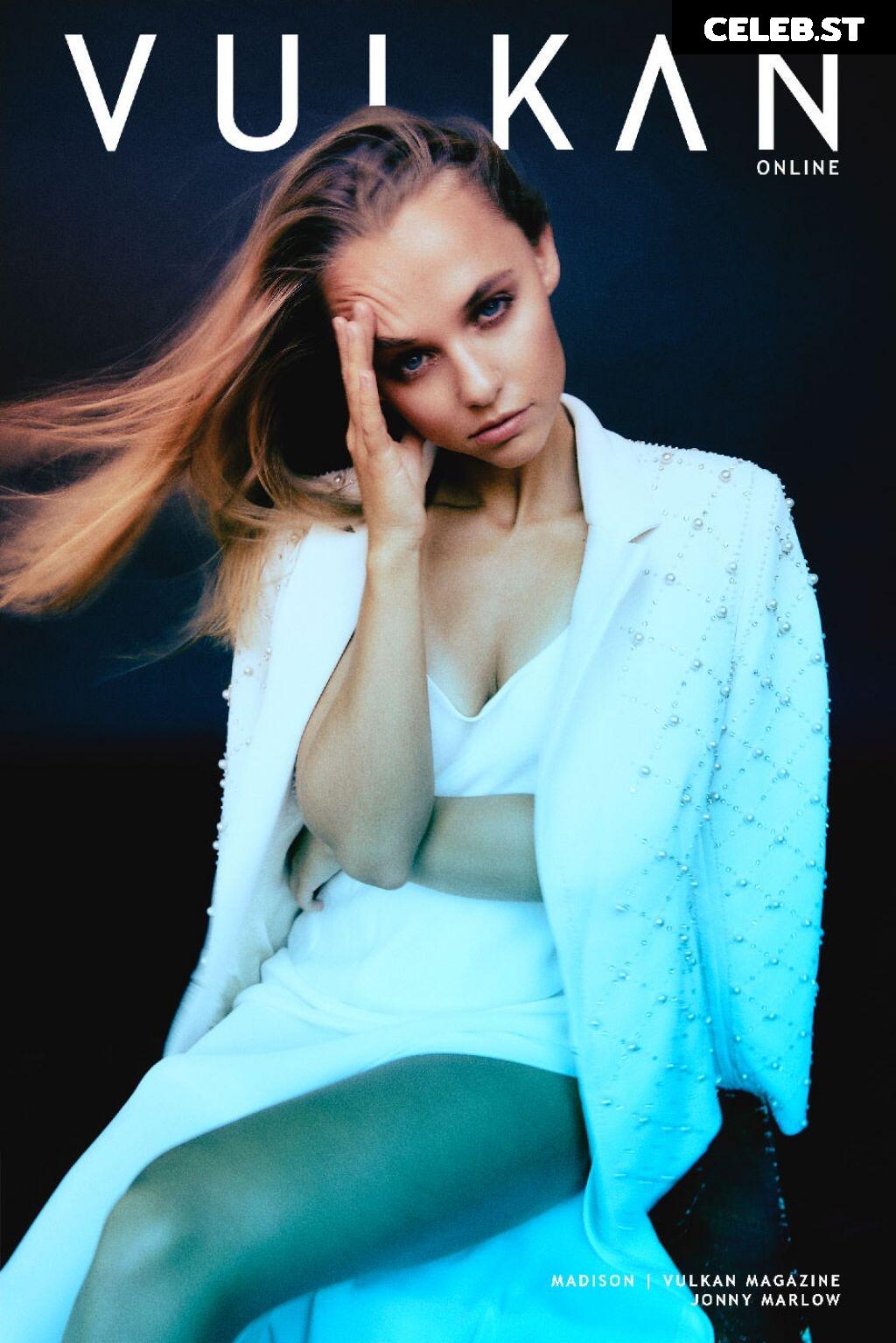 Madison Iseman Image 2828619