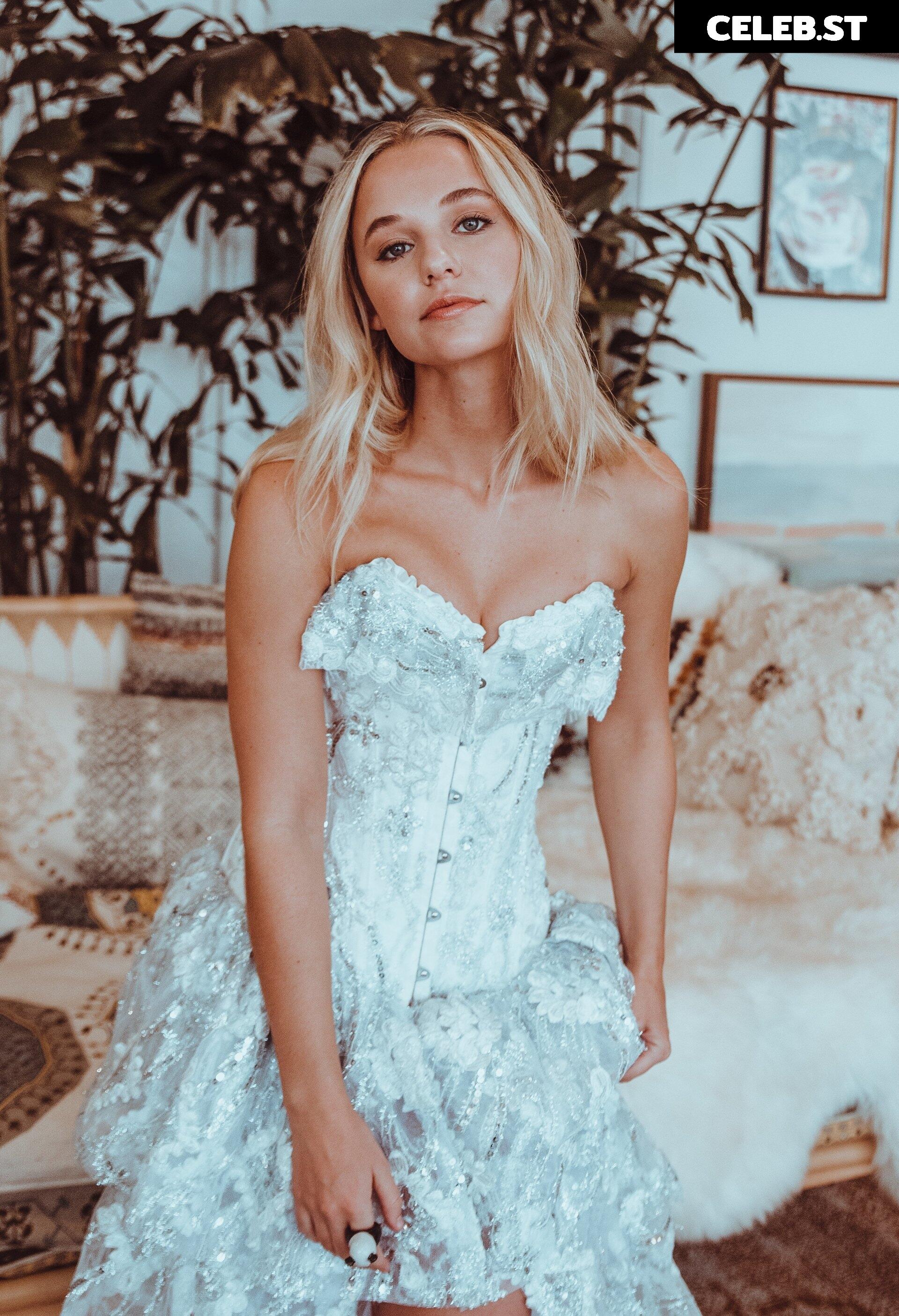 Madison Iseman Image 2828294