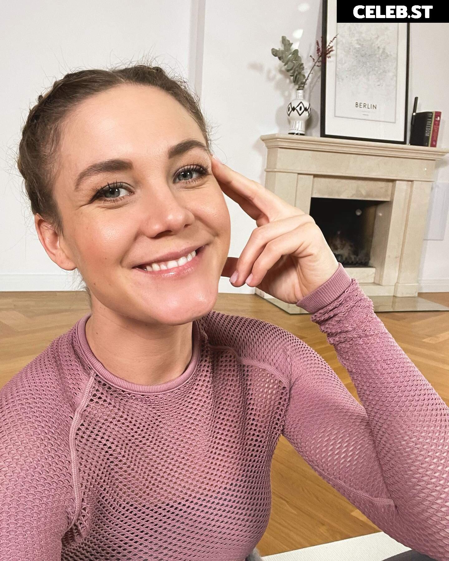Alina Merkau Image 2817364