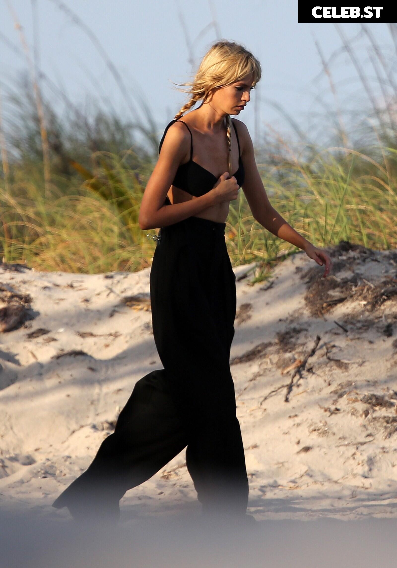 Stella Maxwell Image 2814398