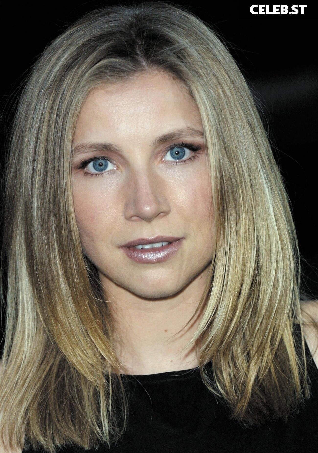 Sarah Chalke Image 2812972